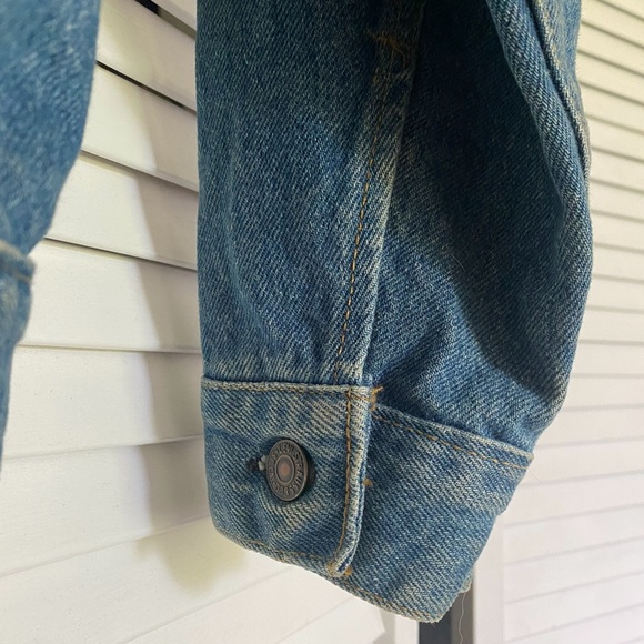Levi’s Jean Jacket- Mens - Picture 4 of 5